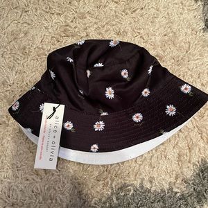 Reversible bucket hat